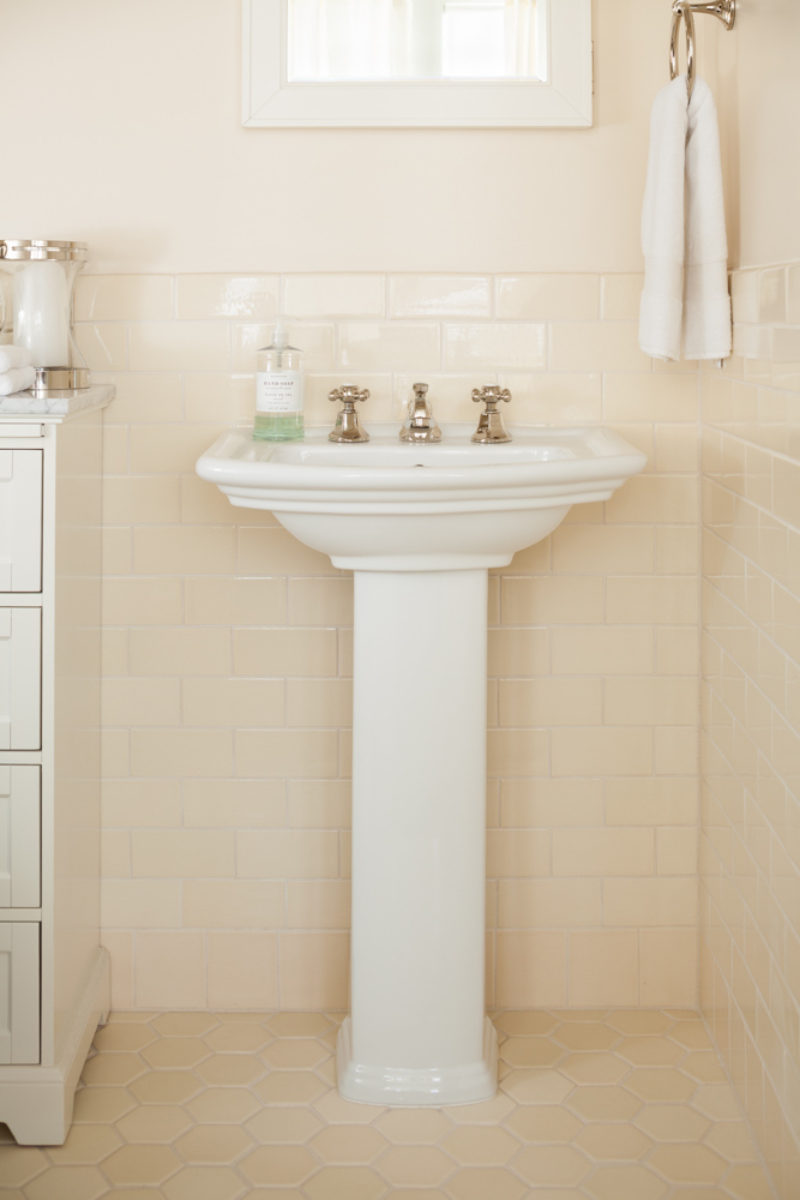 Naturally Neutral Bathroom in San Francisco Fireclay Tile