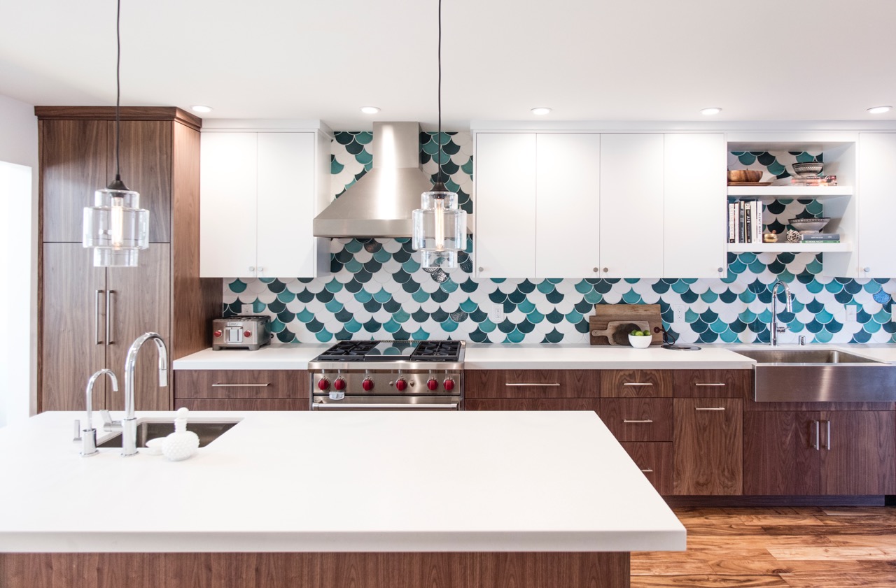 Q1_2017_image_residential_kristen_pena_kitchen_backsplash_tile_ogee_drop_prussian_blue_azurine_sugar.jpeg