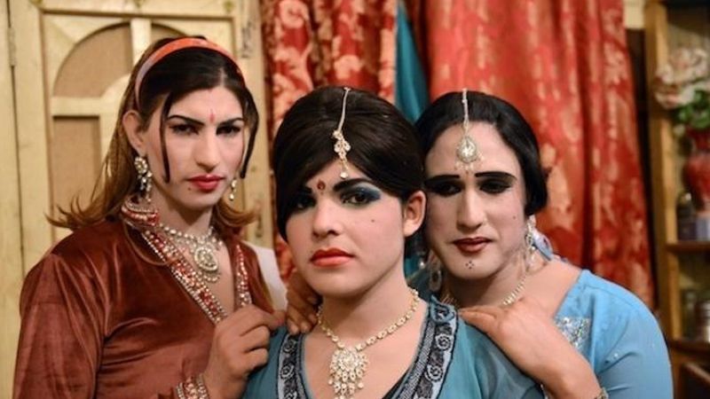 Abren primera escuela para mujeres trans en Pakistán 👏