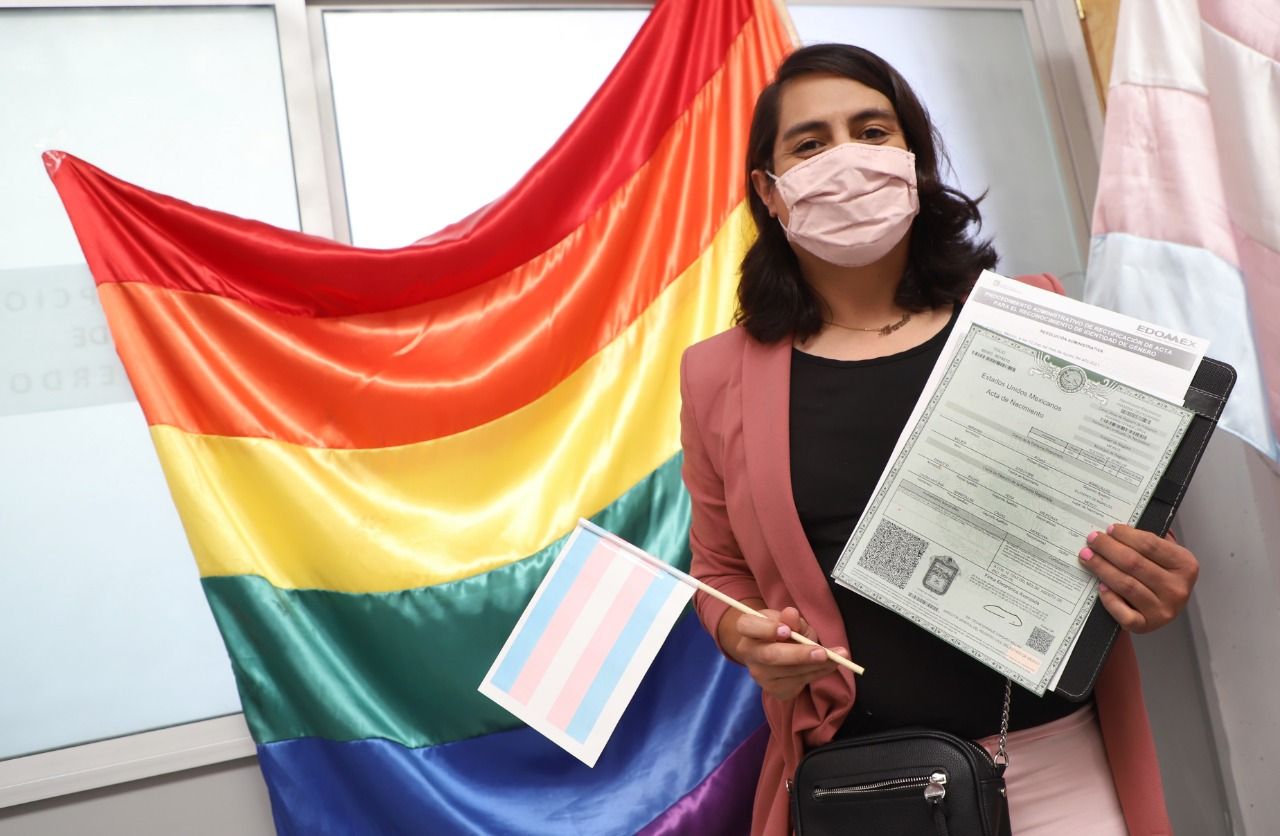 Entrega Registro Civil de Ecatepec primeras actas de rectificación de género 🎉👏🏽