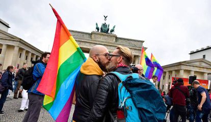 Aprueba Europarlamento matrimonio y adopción gay en toda la UE 🇪🇺 🏳️🌈 👨👨👧👦 👩👩👧👦