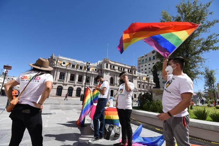 Protesta población LGBTTTI+ contra homofobia en Chihuahua 🏳️🌈 🇲🇽 🏳️🌈 🇲🇽