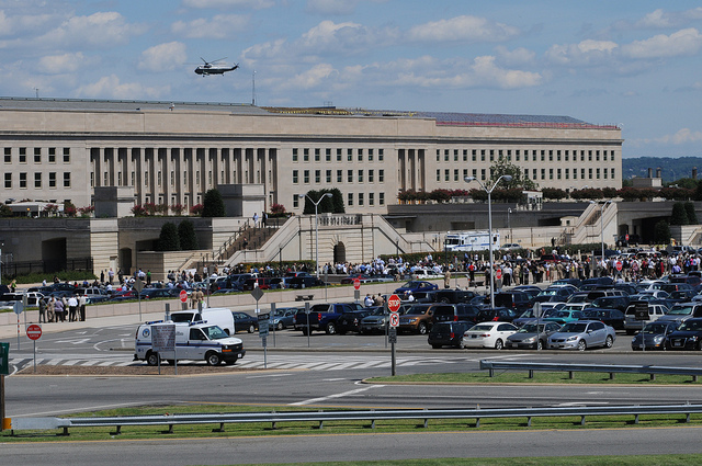 WASHINGTON (Aug. 23, 2011) Civilians and military personnel evacuate the Pentagon after an earthquake. (U.S. Navy photo by Mass Communication Specialist 2nd Class Jason Graham/Released) 2011_08_6074205880_2f848a8364_z