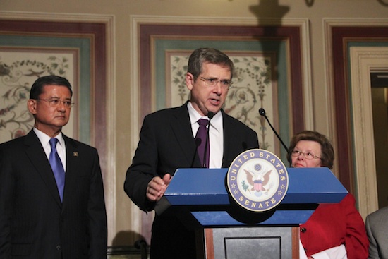 2013_05_veteransbacklogpresser