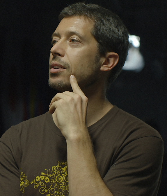 A nossa bandeira jamais será vermelha