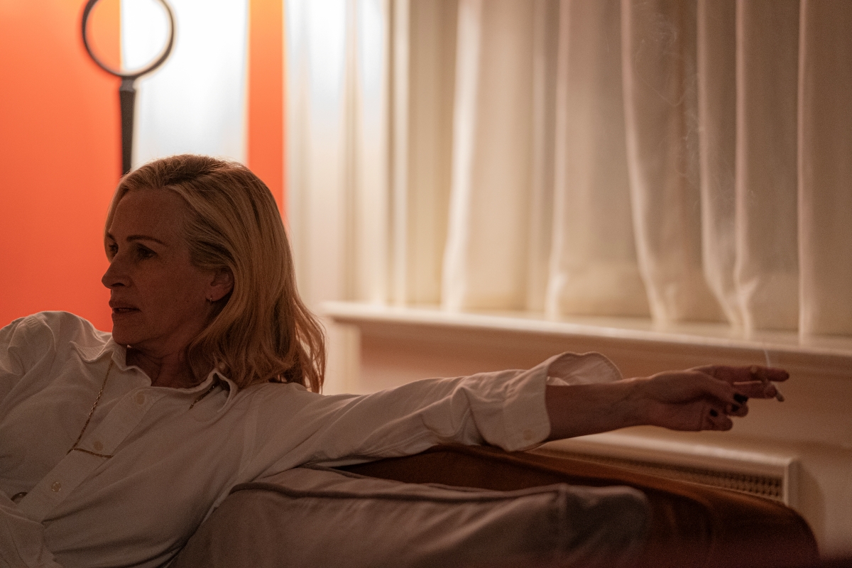 Julia Roberts em Depois da Caçada (After The Hunt), de Luca Guadagnino — Foto: Yannis Drakoulidis © 2025 Amazon Content Services LLC