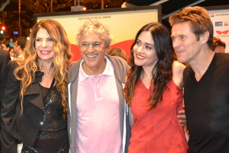 Elba Ramalho, Caetano Veloso, Alessandra Negrini e Willem Dafoe no tapete vermelho do Cine Odeon antes da sessão de O Abismo Prateado no Festival do Rio 2011 — Foto: Paulo Novais/Festival do Rio