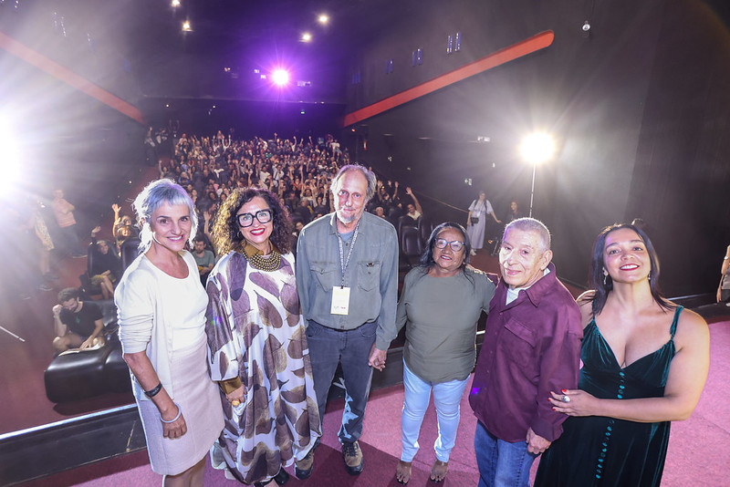 Alice de Andrade, Ilda Santiago, Jorge Bodanzky, Edna Santos, Orlando Senna e Débora Brutuce na sessão de Iracema - Uma Transa Amazônica, um dos destaques da mostra Première Brasil: Clássicos Restaurados no 26º Festival do Rio (2024) — Foto: Rogério Resende/Festival do Rio