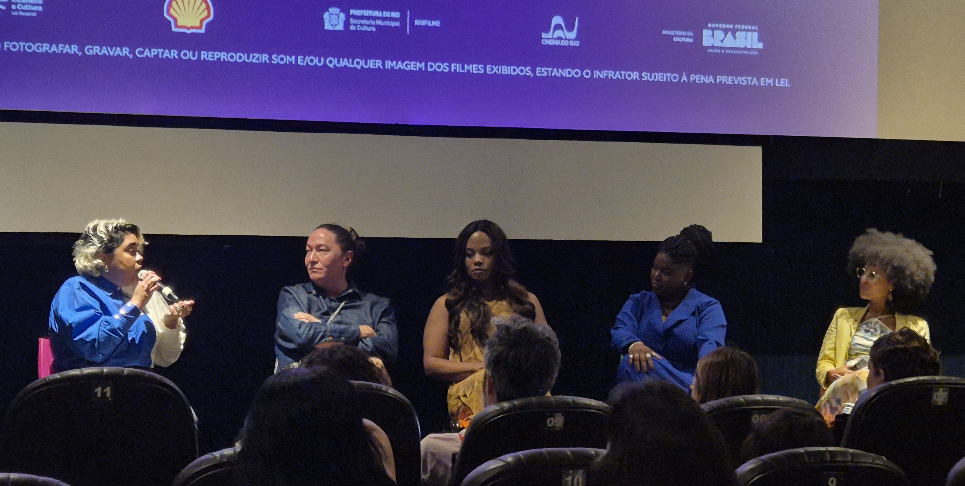 Debate com a pesquisadora de Insubmissas, Taís Bravo (dir.) e as diretoras Julia Katharine, Luh Maza, Tais Amordivino e Ana do Carmo