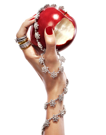 EDWIN HO - 020-481047_apple_hand-jpg