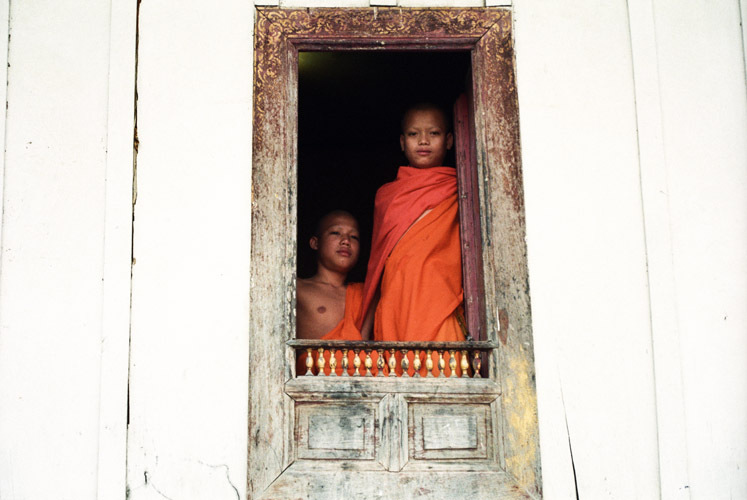cambodia-twomonks-jpg