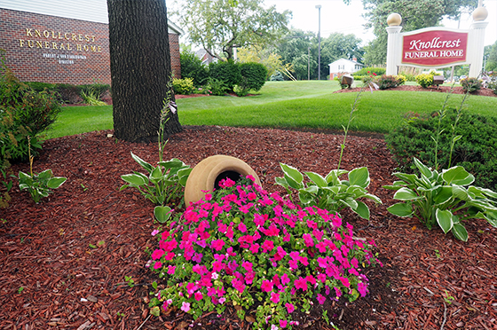 /KnollcrestFuneralHome/Facilities2.jpg