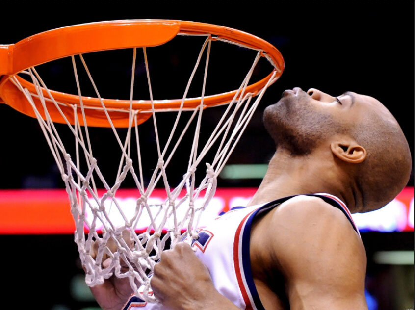 яннис адетокунбо. Nba трехочковый бросок. баскетболист в прыжке. стефен кери трехочковый. коби брайант бросок.