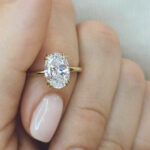 The Oval Engagement Ring Renaissance: A Deeper Look into the Shape That’s Redefining Bridal Elegance