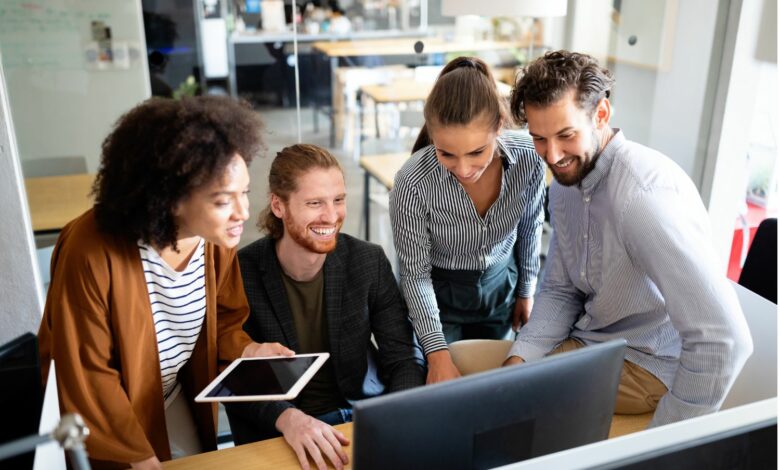 How an Intelligent Intranet Connects Employees with Your Company How an Intelligent Intranet Connects Employees with Your Company