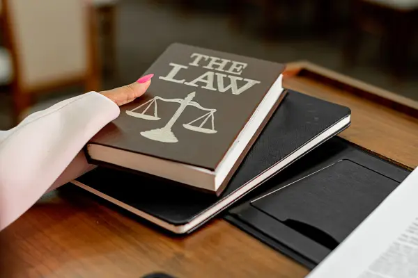How to Construct Balanced Legal Arguments and Counterclaims in a Contract Law Assignment?