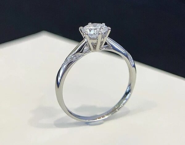Diamond Engagement Rings Under 00: Understanding Eye-Clean Diamonds