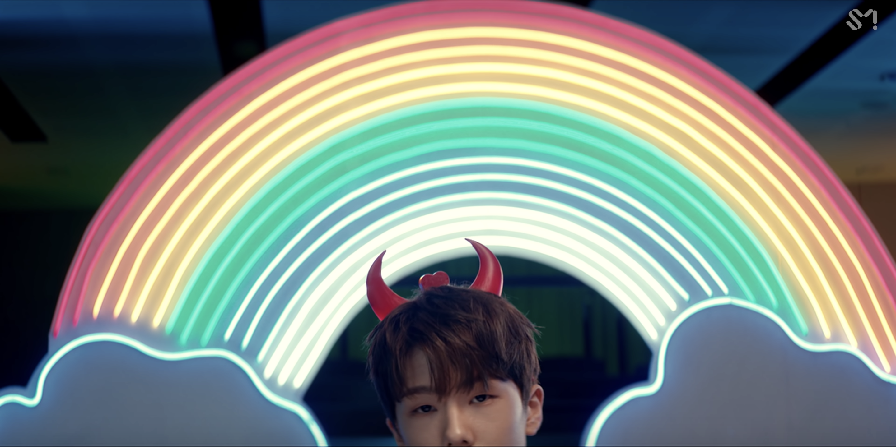 jiwoo comme des garcons