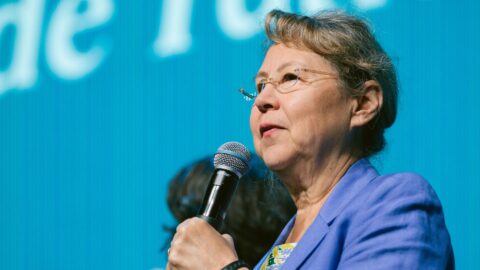 Lisa Beardsley-Hardy defende educação de excelência acadêmica e formação para a Eternidade durante Congresso