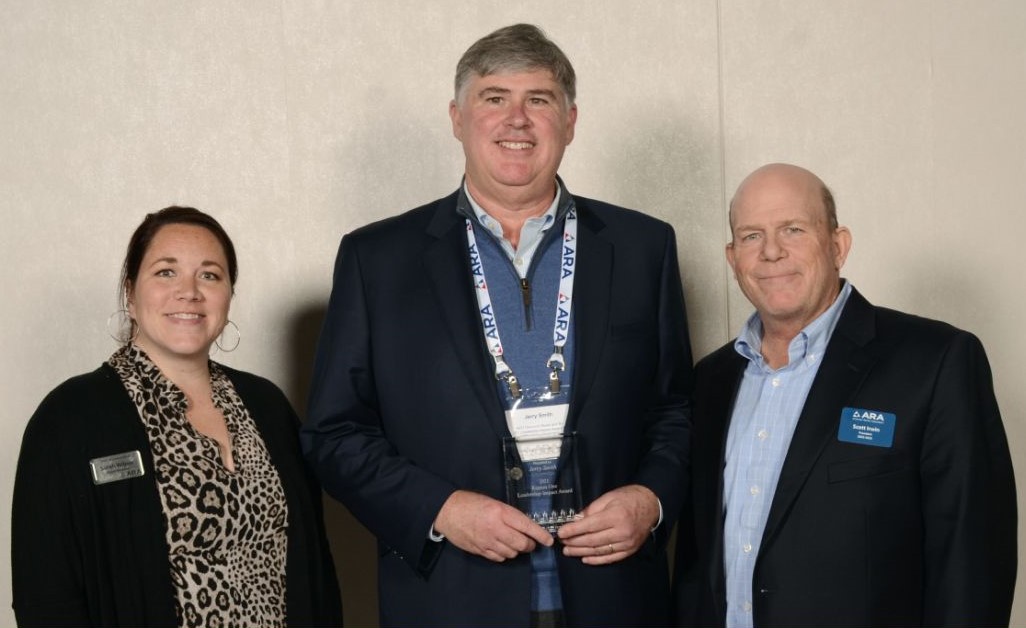Jerry Smith (center) receives the 2021 ARA Leadership Impact Award for Region One