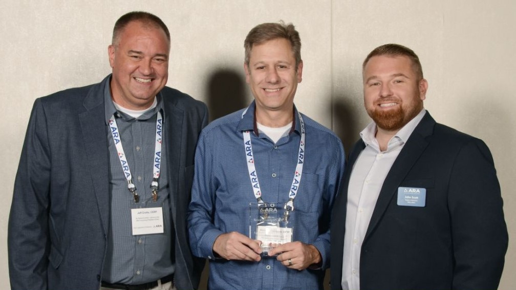 Steven Eisenstein, CERP, center, receives the 2021 ARA Leadership Impact Award for Region Three