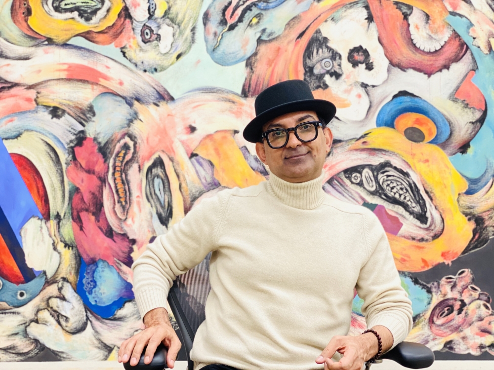 Color photographic portrait of Ahmed Alsoudani in his studio