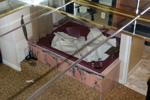 Zoe Strauss, Mirrored Bathroom, Guest Room at Trump Taj Mahal During Liquidation Sale. Atlantic City, NJ. July 2017, Archival Inkjet Print 