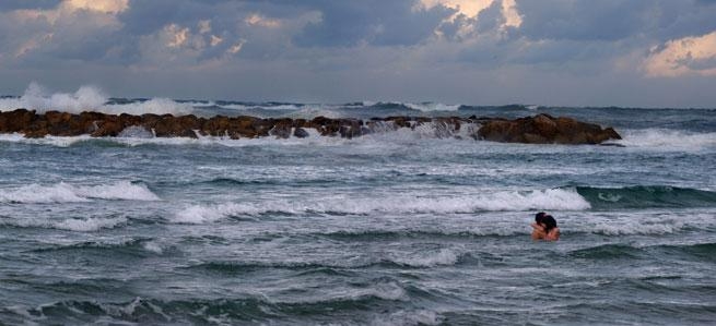 Barry Frydlender, Breakwater, 2006