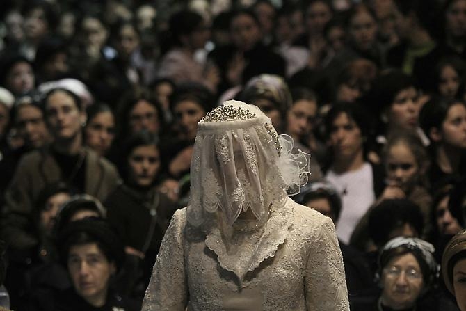 Wedding, Viznitz Hasidim, Bnei Brak, 2006, C-Print