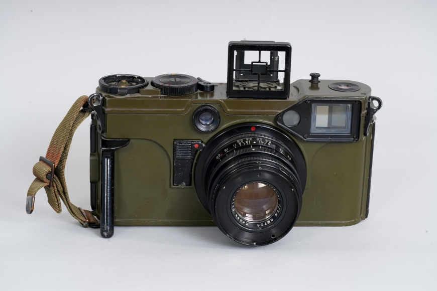 Combat Graflex 5.5x7cm rangefinder camera for 70mm roll film, rare