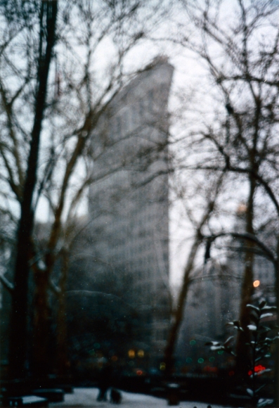 Karen Kilimnik, The Flat Iron Building, New York, 1903, in the fog, 2002