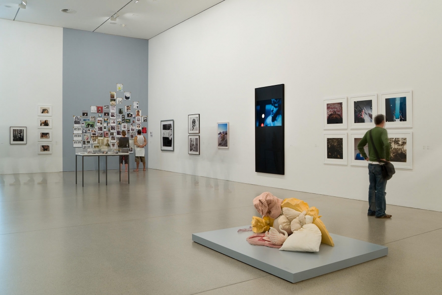 Freeway Balconies, curated by Collier Schorr, Installation view: Deutsche Guggenheim, Berlin, 2008