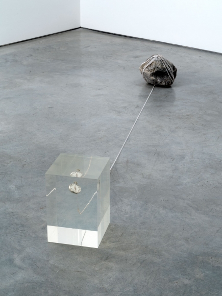 Alicja Kwade, 11:27 Uhr, 2015