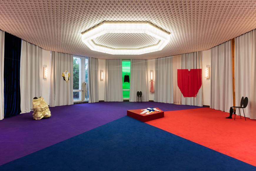 Dominique Gonzalez-Foerster, Costumes & Wishes for the 21st century, Schinkel Pavillon, 2016
