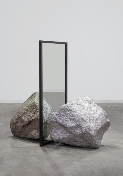 Alicja Kwade, Be-Hide, 2016