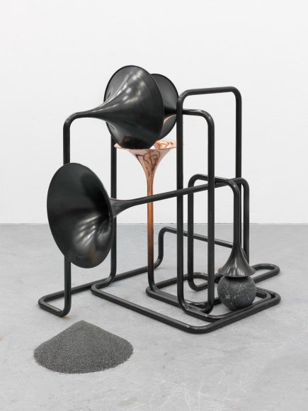 Alicja Kwade, Hypothetisches Gebilde, 2017