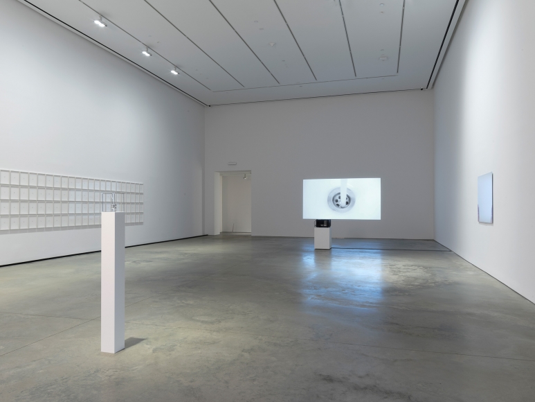 Ceal Floyer, Installation view: 303 Gallery, 2017
