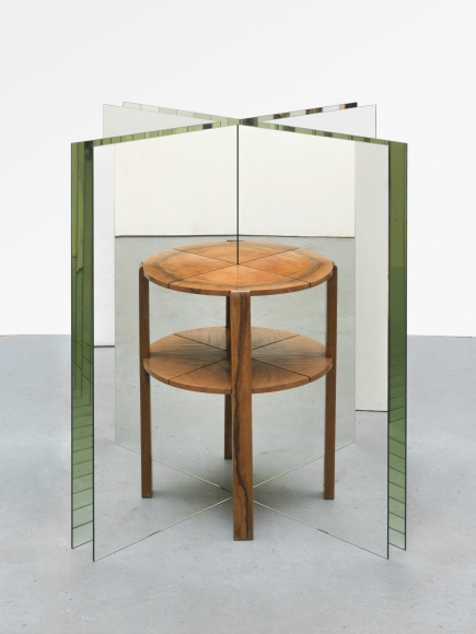 Alicja Kwade, Ein Tisch ist ein Bild, 2017