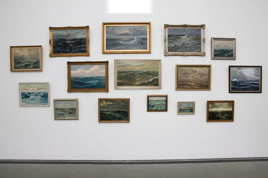 Hans-Peter Feldmann, Installation view: Serpentine Gallery, London, 2012