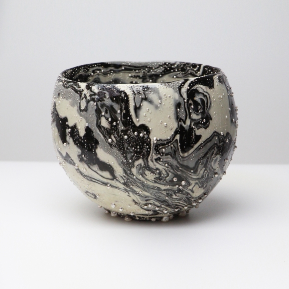 Kondo, Takahiro, teabowl, Kondo Takahiro, contemporary, ceramics, clay, Japanese, Japanese ceramics, pottery, sculpture, object, black, white, black & white, glaze, porcelain, silver, mist, overglaze, over-glaze, ginteki, gintekisai, 2015, glass, cast glass, teabowl, chawan, tsunami, nami, wave, marbleized, neriage