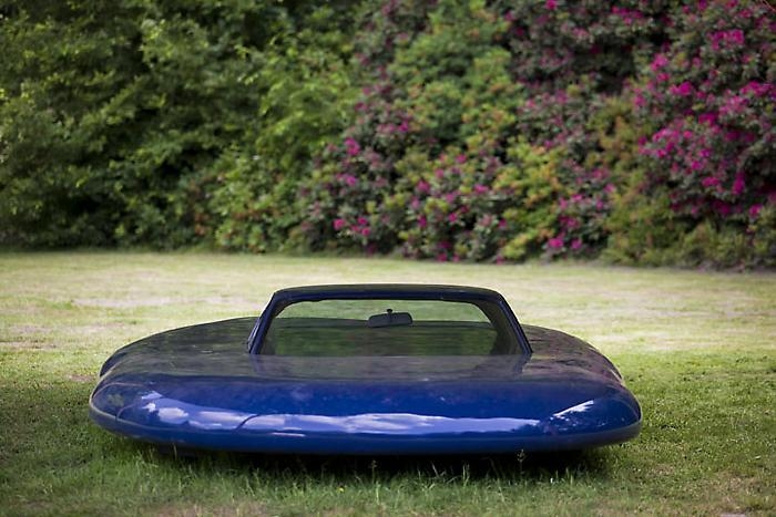 ERWIN WURM "UFO"
