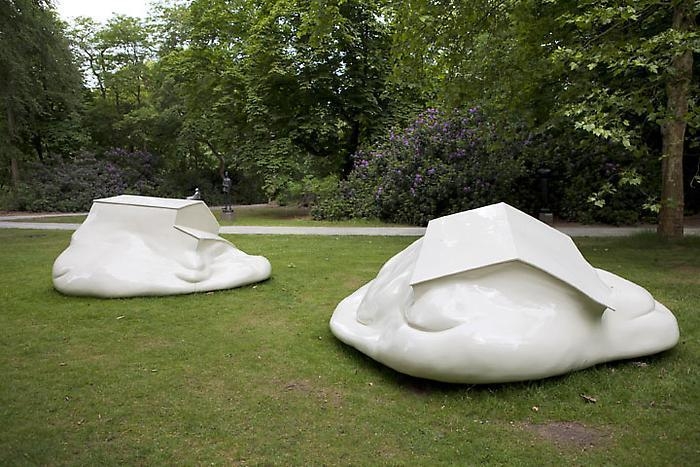 ERWIN WURM "Melting House"