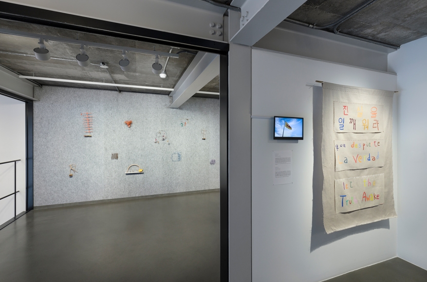 Cecilia Vicuña: Quipu Girok (Knot Record), Installation view, Seoul