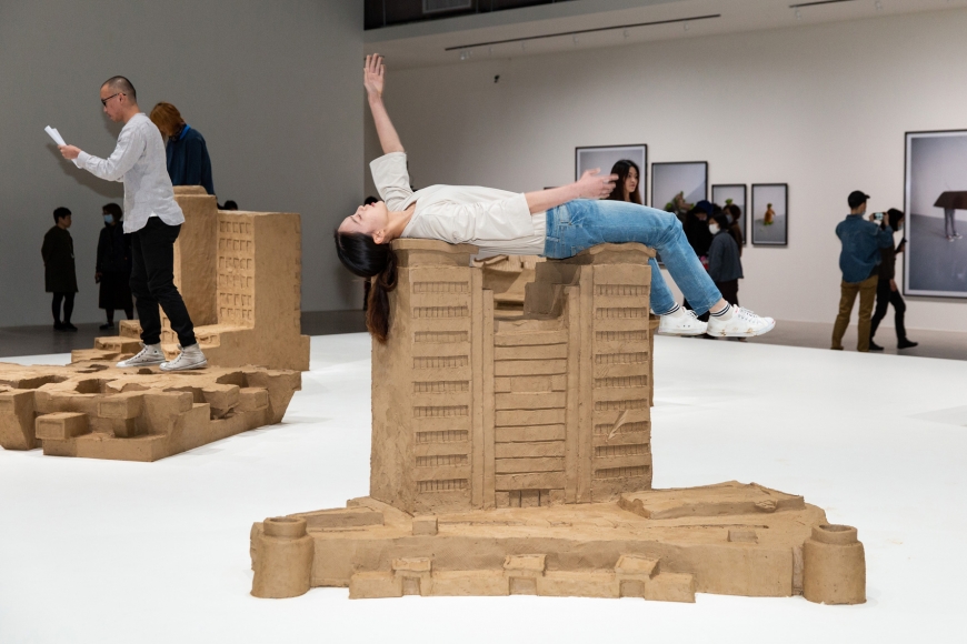 ERWIN WURM, Erwin Wurm: One Minute in Taipei 
