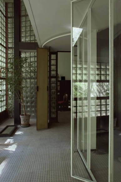 James Welling, 9277 Maison de verre