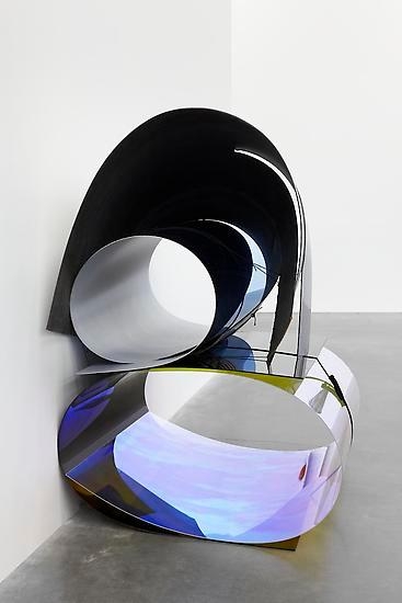 plexiglass and boxing wrap sculpture by female sculptor Julia Dault