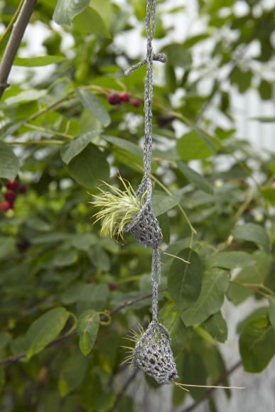 Living Necklace, 2009, Medium woven silk and stainless steel thread