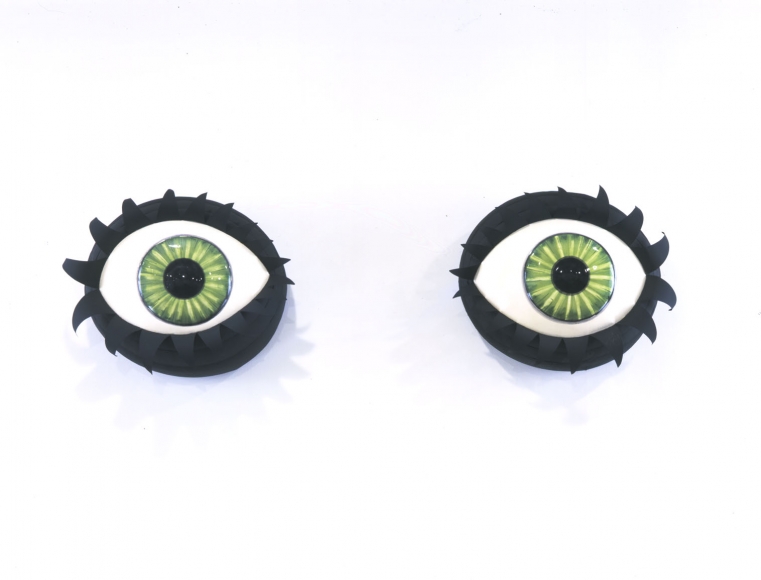 Eyes Without a Face (green), 2003, Ceramic, tin, spraypaint
