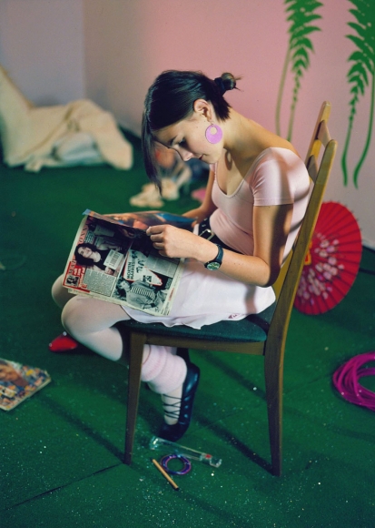 a c-print of a girl reading by the contemporary photographer sue de beer
