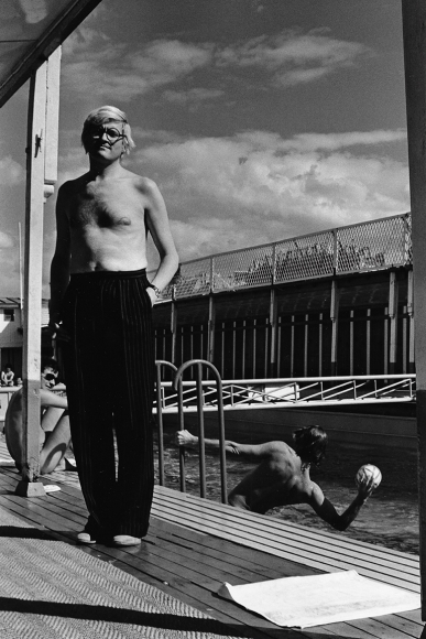 Helmut Newton, David Hockney, Piscine Royale, Paris, France, 1975